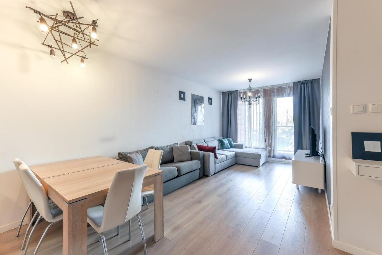 Apartmate Spacious Apartment With Balcony Oldtown For 6 People 그단스크 외부 사진
