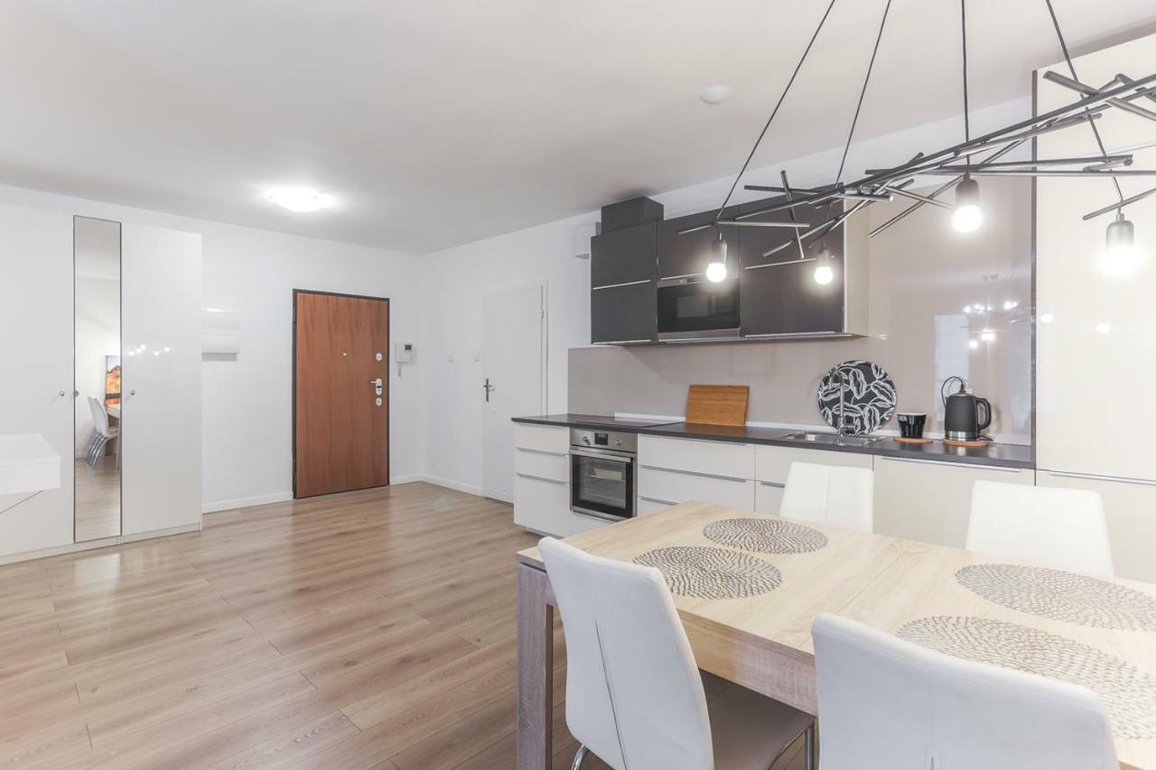 Apartmate Spacious Apartment With Balcony Oldtown For 6 People 그단스크 외부 사진